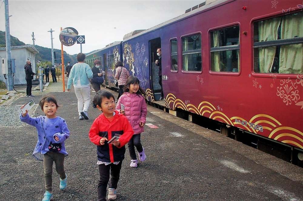 下関・長門・萩を結ぶ観光列車『〇〇のはなし』に、子どもたちと乗ったはなし♪